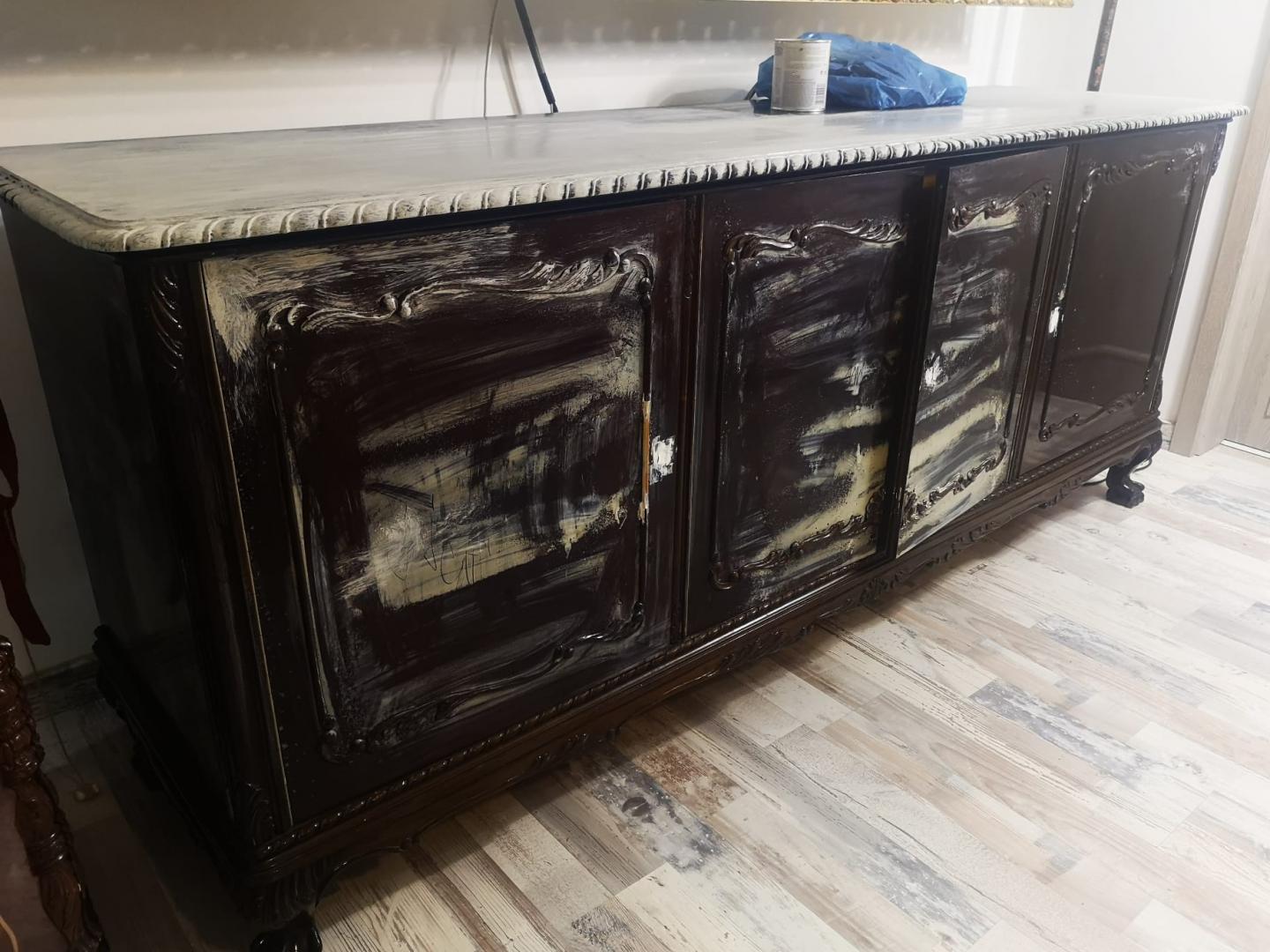 Ce pot face&nbsp;două&nbsp;m&acirc;ini&nbsp;dibace : un makeover complet&nbsp; al unui dulap vechi,&nbsp;metoda&nbsp;ombre&nbsp;!