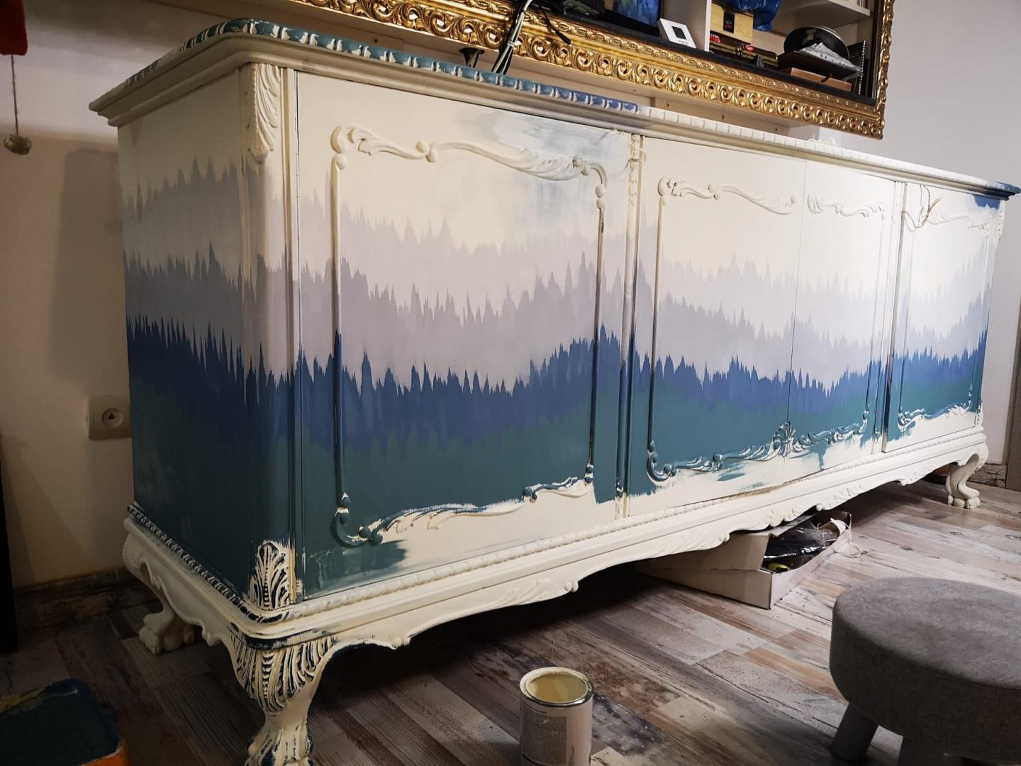 Ce pot face&nbsp;două&nbsp;m&acirc;ini&nbsp;dibace : un makeover complet&nbsp; al unui dulap vechi,&nbsp;metoda&nbsp;ombre&nbsp;!