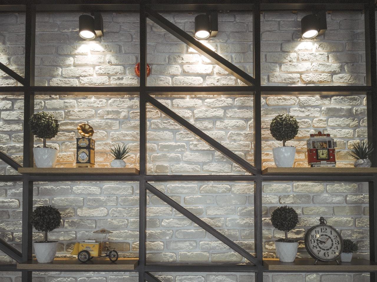 10 trucuri pentru &rdquo;extinderea&rdquo; unei camere mici