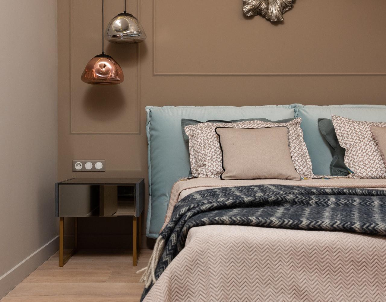 10 trucuri pentru &rdquo;extinderea&rdquo; unei camere mici