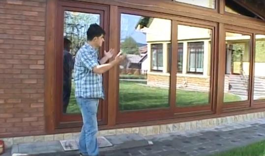 Foisor inchis cu geam