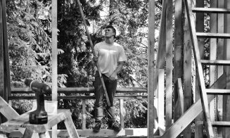 De ce ne renovăm singuri locuințele?