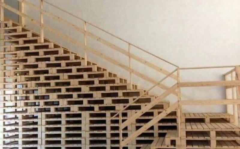 Scări din paleţi reciclaţi