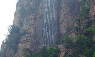 Liftul celor o sută de dragoni