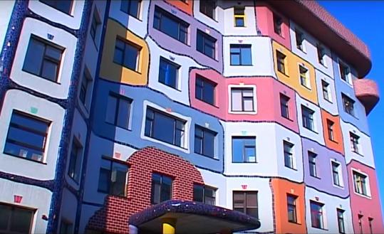 Gaudi - arhitectură surprinzătoare în Bucureşti